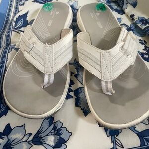 Clark’s cloud steppers size 8 white